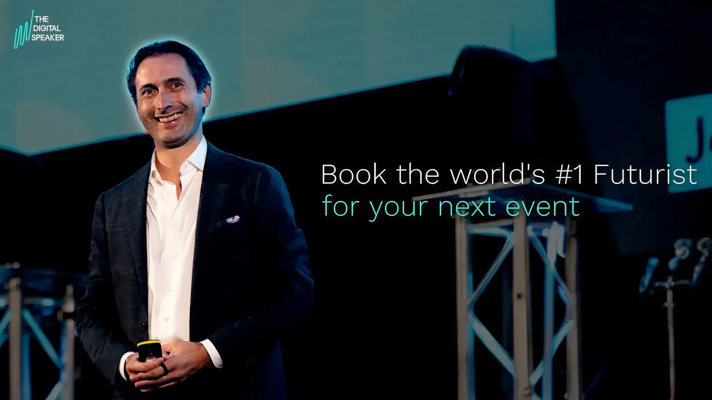 Dr. Mark van Rijmenam delivering a keynote on stage